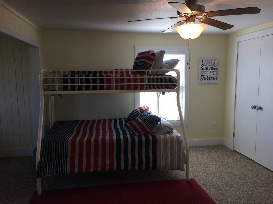Bunk Bedroom / Wanchese Marina Rental Home