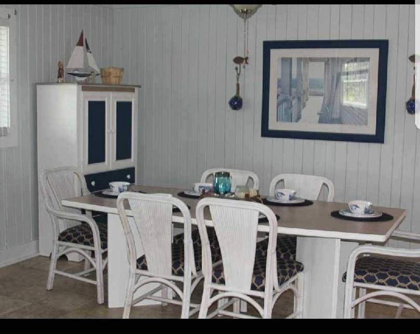 Dining Room / Wanchese Marina